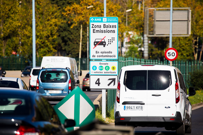 How can low emission zones drive a just transition to sustainable mobility